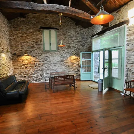 Les Coumayres Holiday home Riols